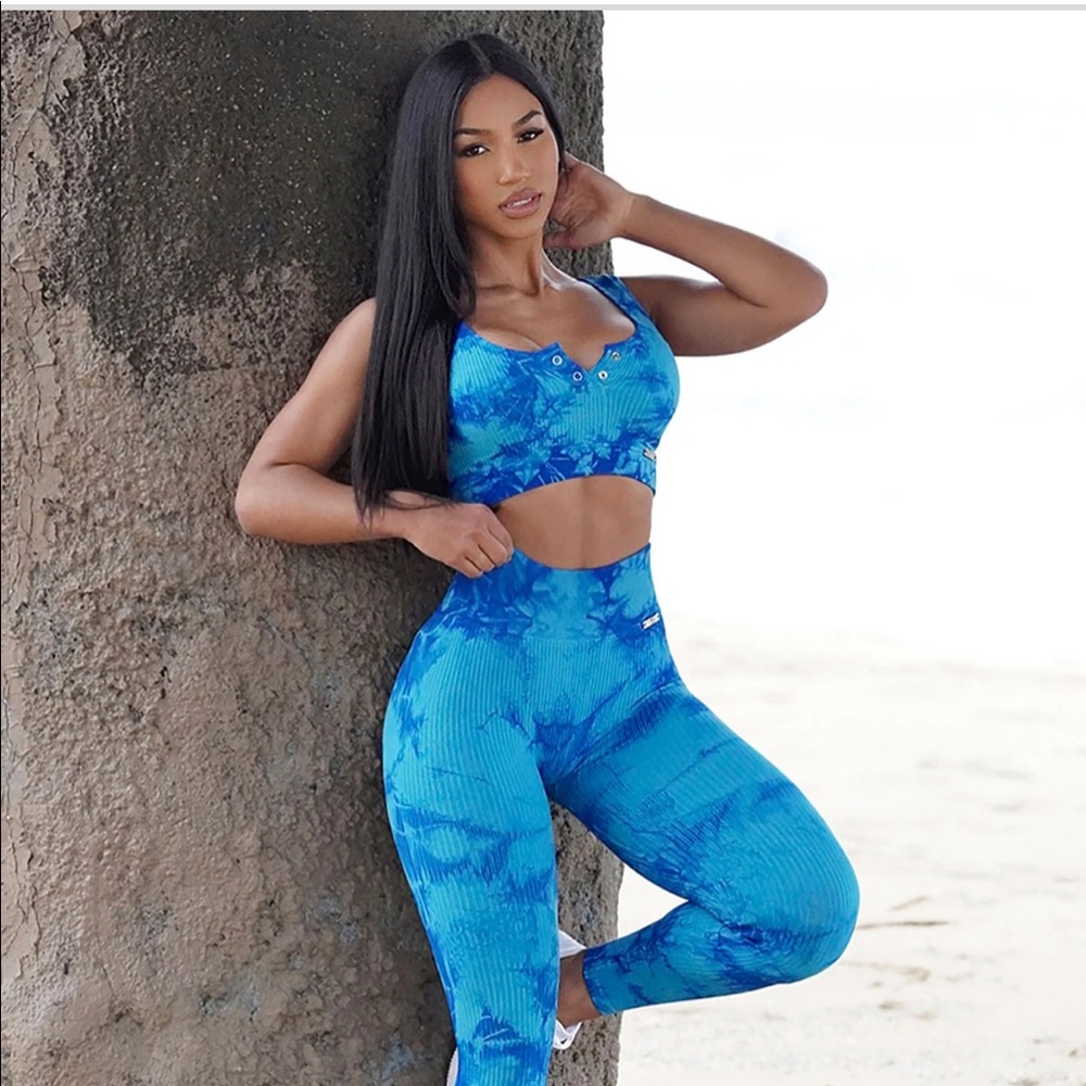 BOMBSHELL SPORTSWEAR SNAP SEAMLESS BRA